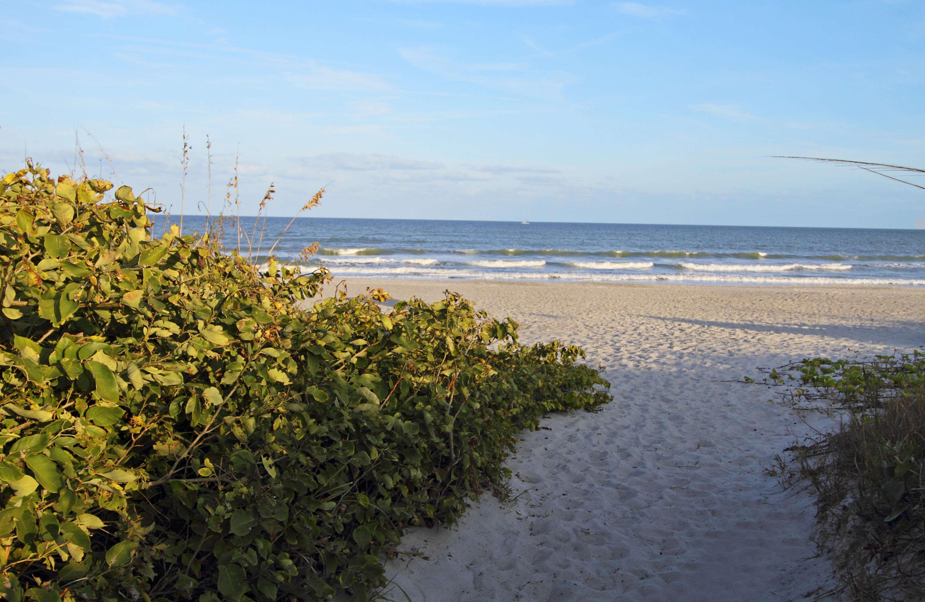 Hampton Inn Cocoa Beach Exterior photo