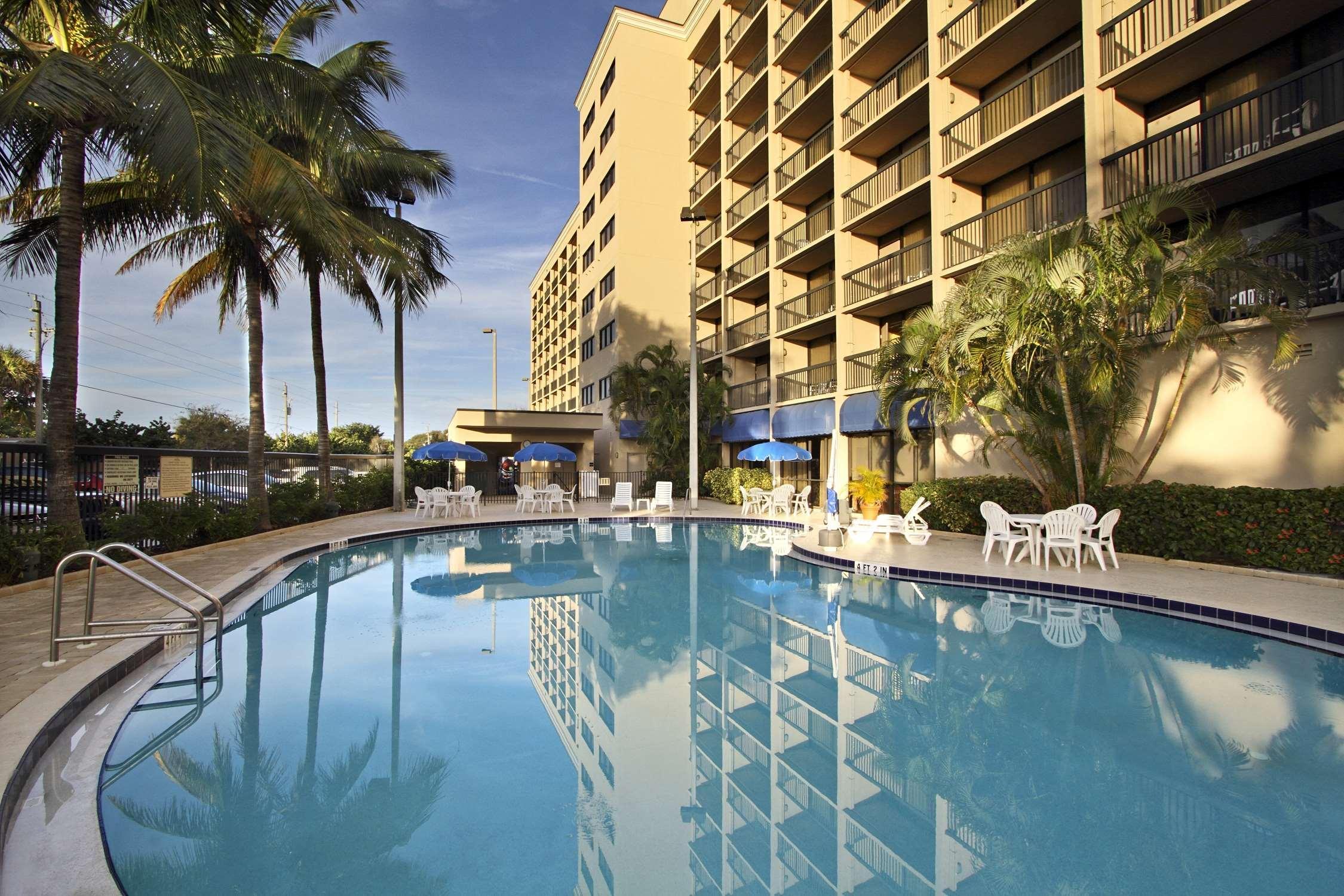 Hampton Inn Cocoa Beach Exterior photo